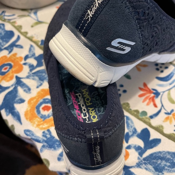 Sketchers - Picture 6 of 7